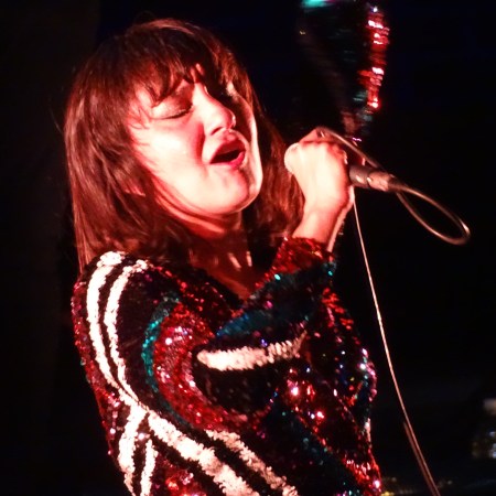 Amaral incendia la noche sagreña: "Al final nos van a tener que echar de Esquivias"